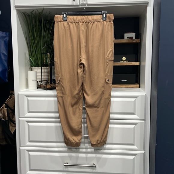 Banana Republic NWT  Cargo pants petite SZ M Kaki tan pockets on both sides - Picture 5 of 10
